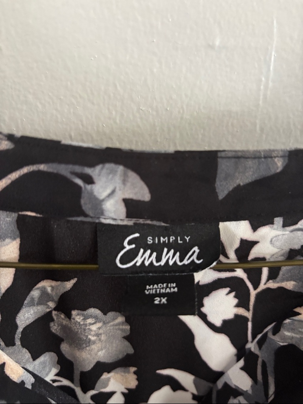 Simply Emma Black Floral Button-Down Blouse with Gray & Cream Flowers 2X - Picture 5 of 6